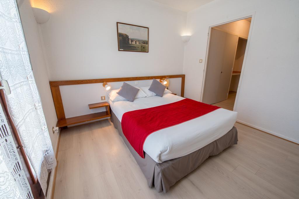 Logis Hotels - Hotel Et Restaurant Les Cordeliers Casteljaloux Zimmer foto